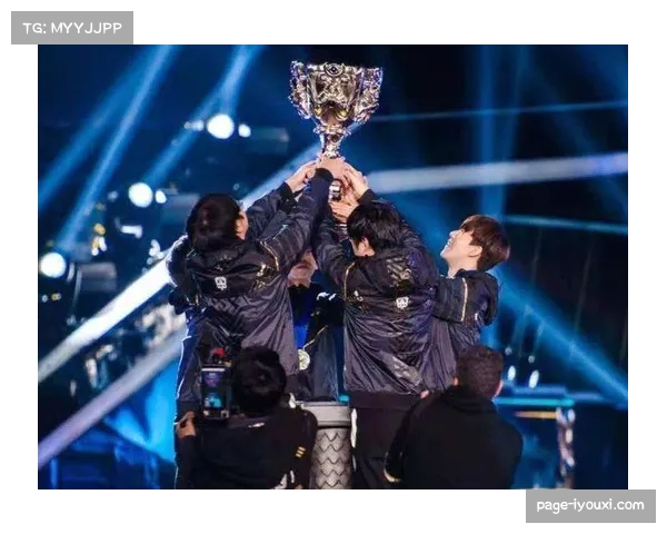 S8冠军辅助宝蓝现身C位抽签再成焦点网友热议昔日传奇重回巅峰